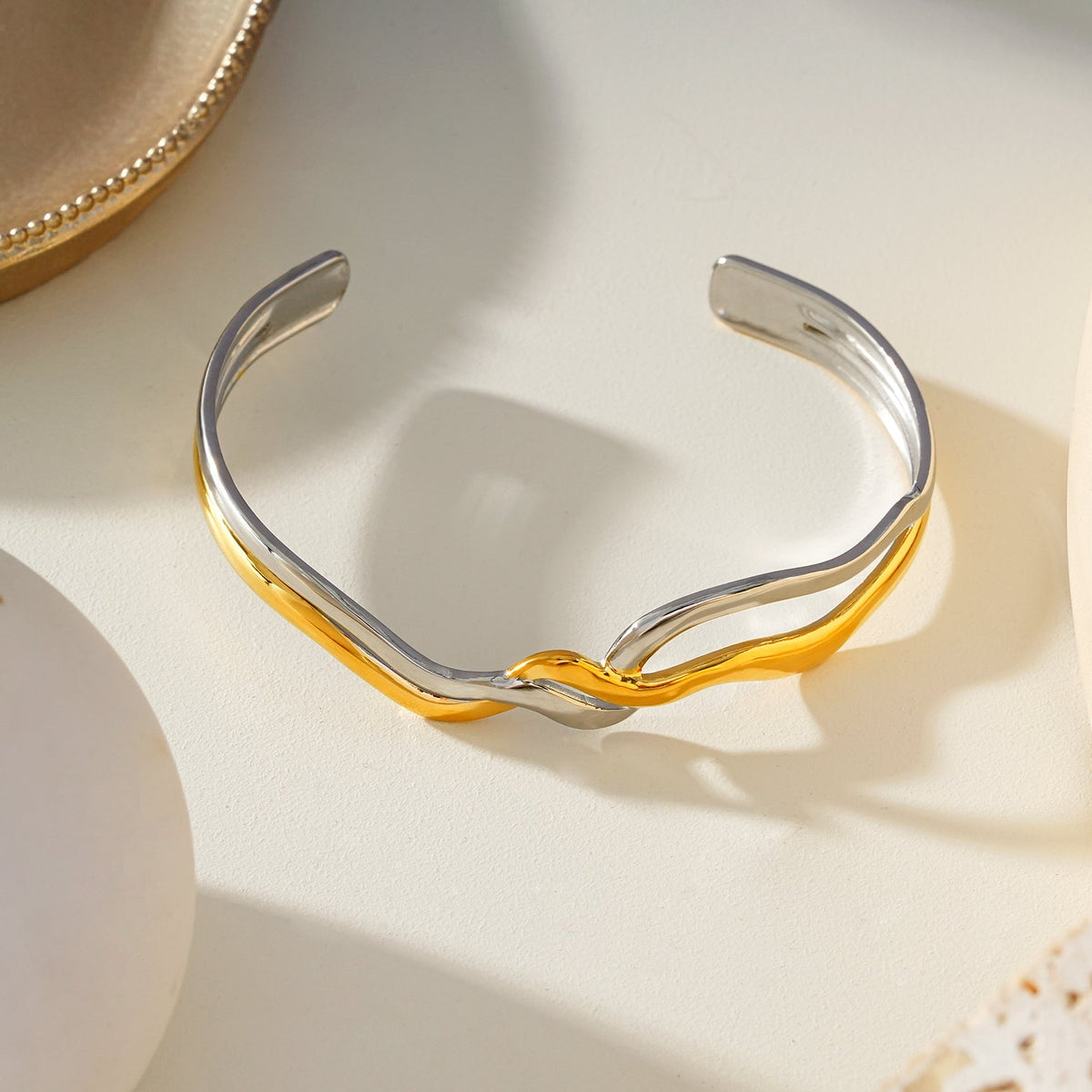 FREDRIKA : Bracelet chic géométrique abstrait en métaux mélangés