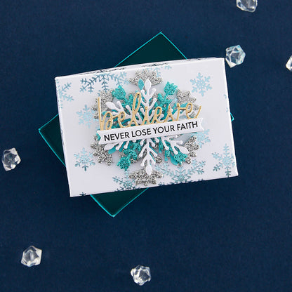 Matrice de coupe et plaque à chaud Glimmering Snowflakes de la collection Bibi's Snowflakes de Bibi Cameron