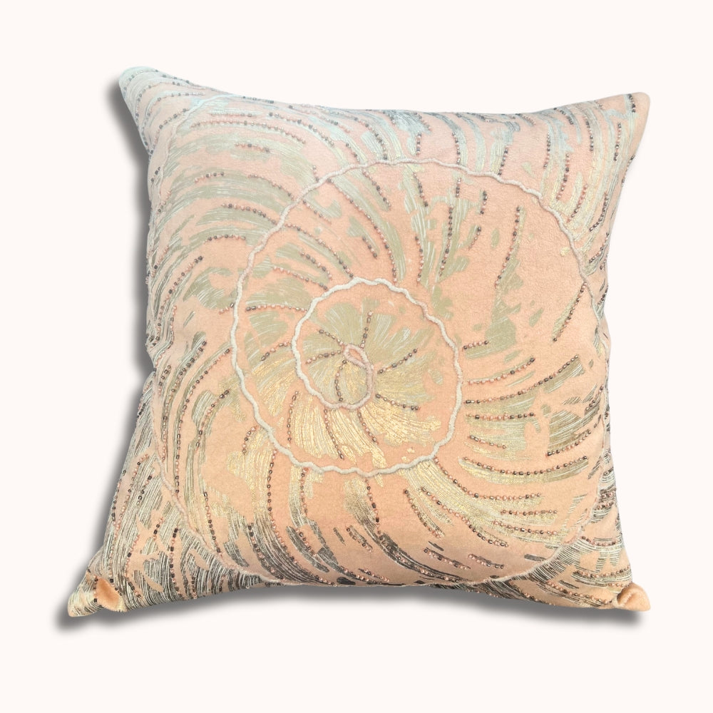 Housse de coussin en velours rose poudré 45x45 cm – Broderie et perles dorées, dos en soie de papier