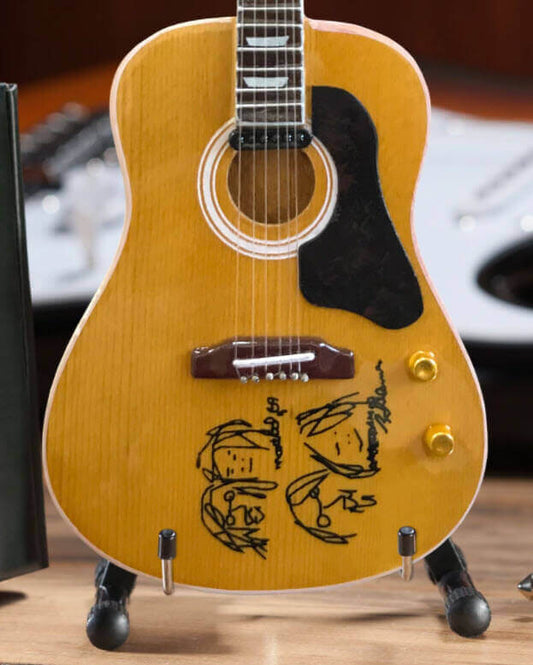 Fab Four sous licence - Réplique miniature de guitare acoustique John Lennon « Give Peace a Chance » à collectionner