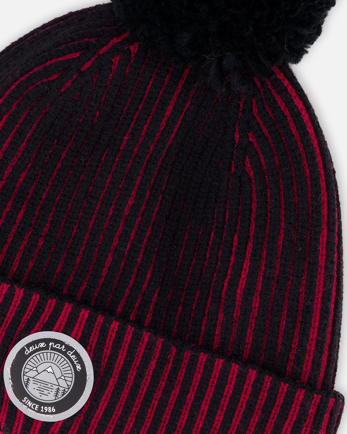 Bonnet tricoté doublé à pompon rouge et noir