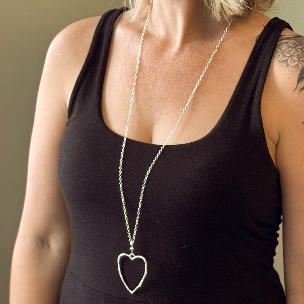 Collier chaîne avec pendentif cœur ajouré - Plaqué argent
