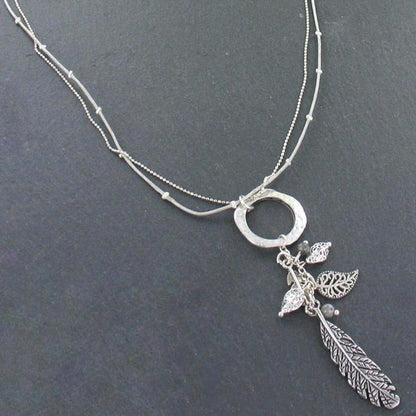 Collier Anneau Martelé Avec Breloques Feuille En Plaqué Argent