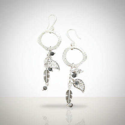 Beaten Ring With Leaf Charms Earrings In Silver Plate