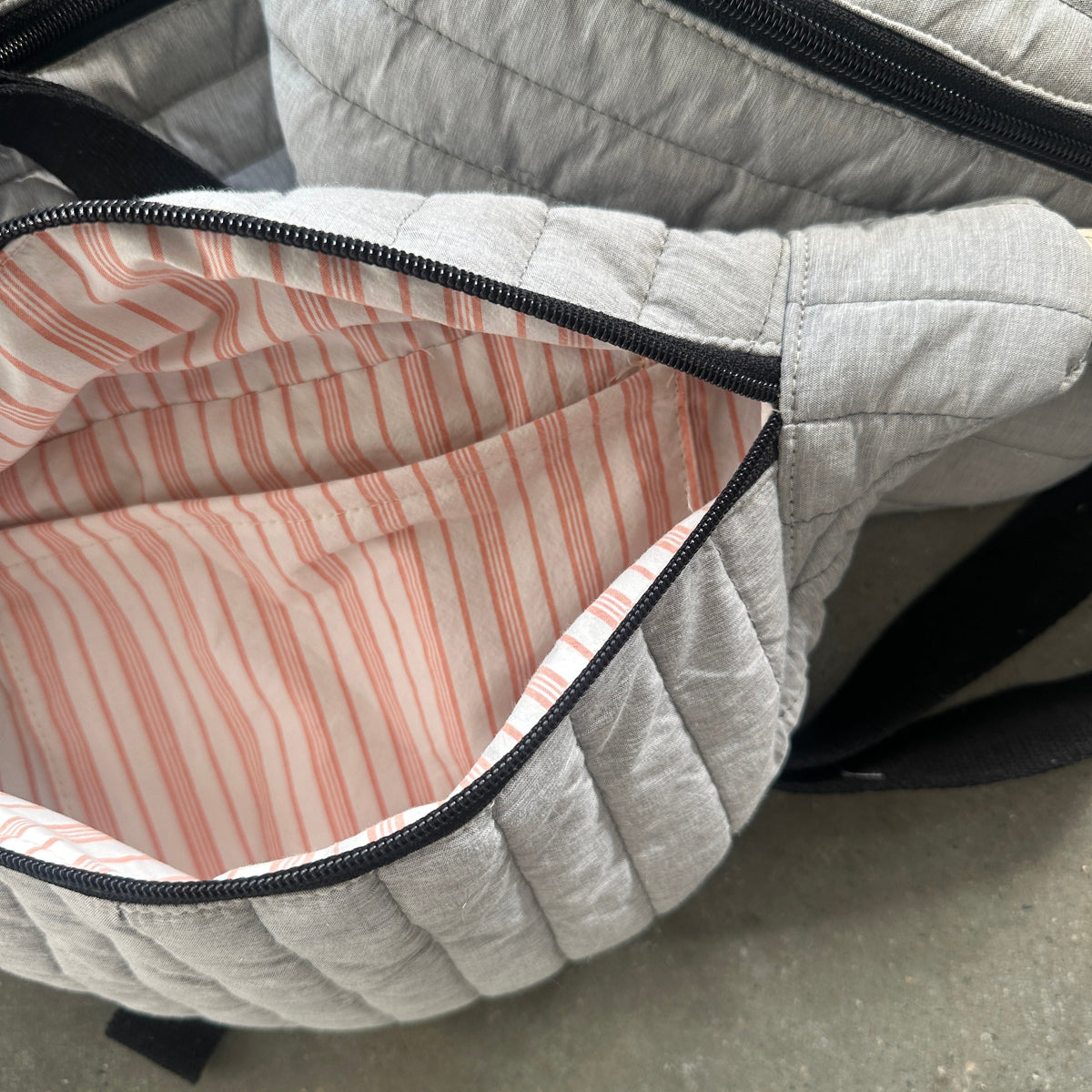 Le sac bandoulière – Matelassé gris