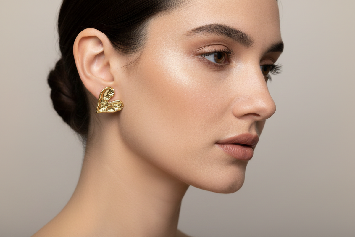 Clous d'oreilles Cœur en métal martelé – Acier inoxydable doré