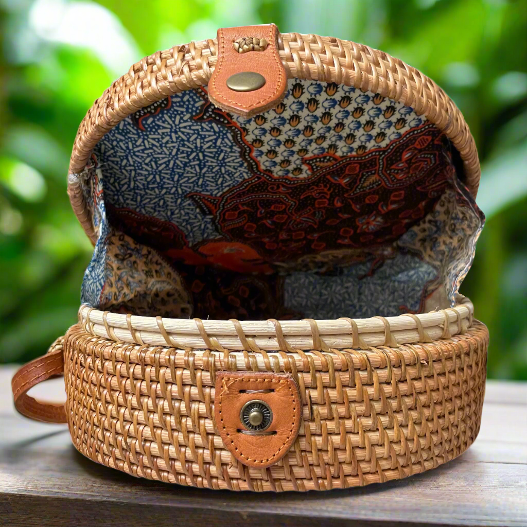 Oval Rattan Purse - White