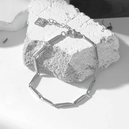 Style ITARSI Silver: Minimalist Geometric Shaped Beaded Chain Bracelet