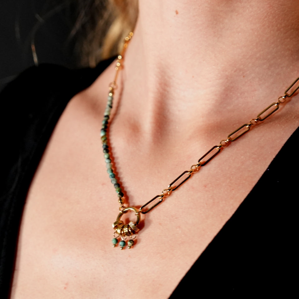 LYON : Collier en or avec pendentif charme en pierre naturelle turquoise africaine style bohème-chic