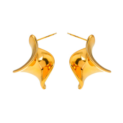 MARGINA : Boucles d'oreilles clous modernistes torsadées - Une affirmation audacieuse de l'élégance contemporaine