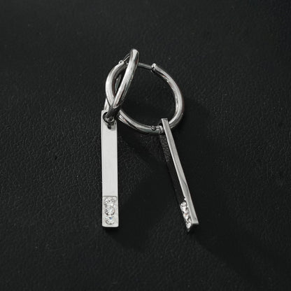 Style MAYLA : Créoles Argentées au Charme Minimaliste avec Trio de Zircons