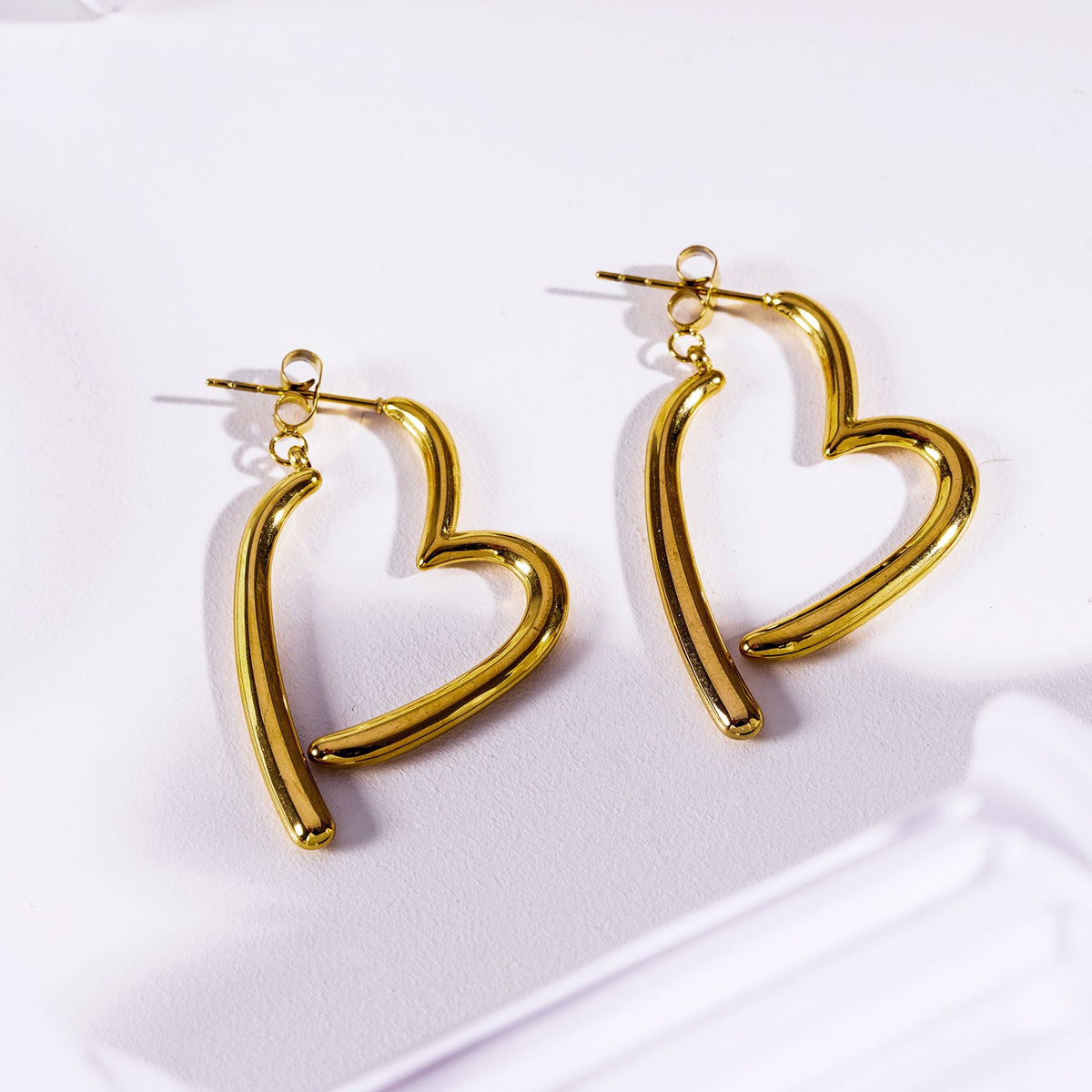 MOMOKA : Boucles d'oreilles créoles détachables en forme de cœur abstrait