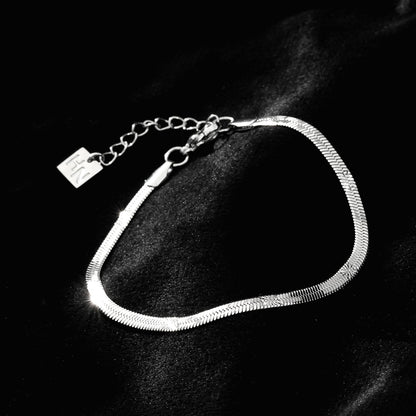 MUKER Silver (White Gold): Star Embossed Snake Skin Textured Chain Bracelet