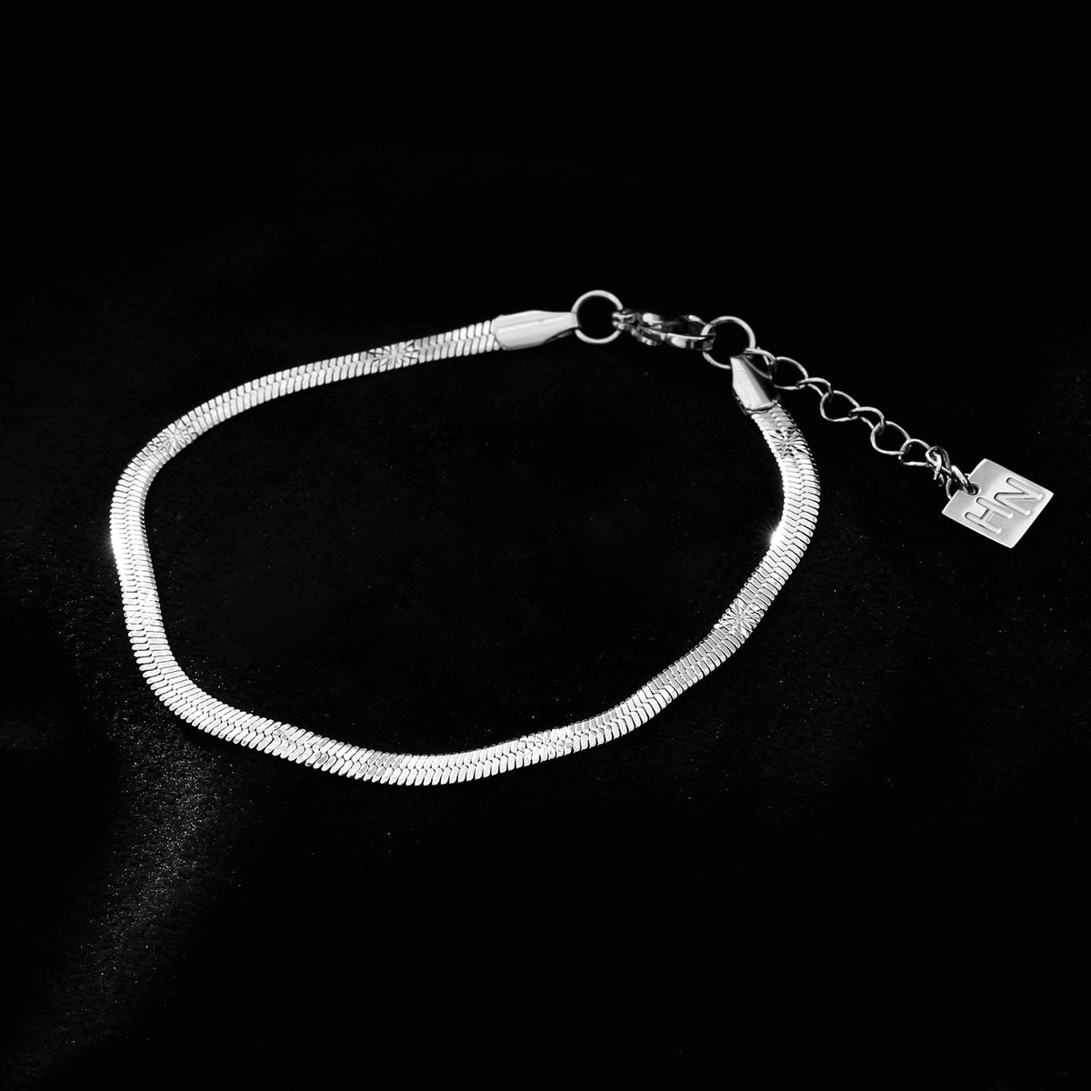 MUKER Silver (White Gold): Star Embossed Snake Skin Textured Chain Bracelet