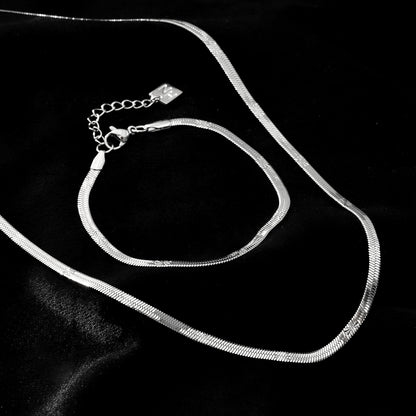 MUKER Silver (White Gold): Star Embossed Snake Skin Textured Chain Bracelet