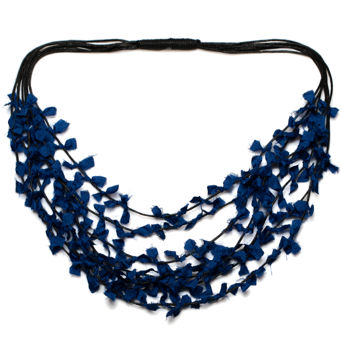 Collier en tissu multibrins