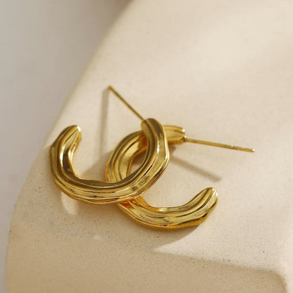 BACOLA: Boucles d'oreilles créoles Lignes sculptées