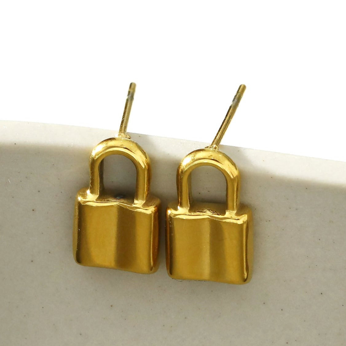 Boucles d'oreilles clous mini cadenas JUNI