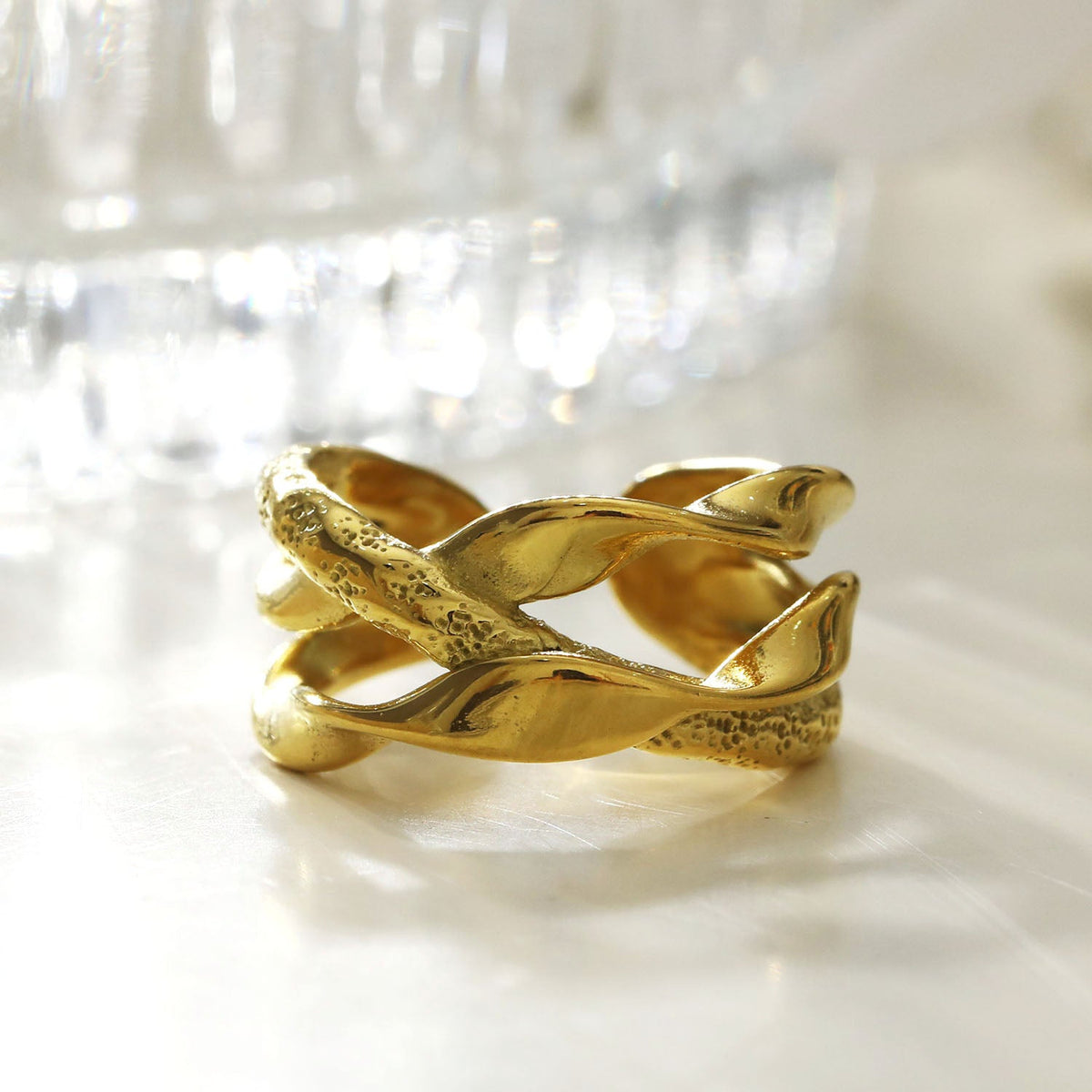 ORBANA : Bague multi-empilée au design abstrait partiellement martelé