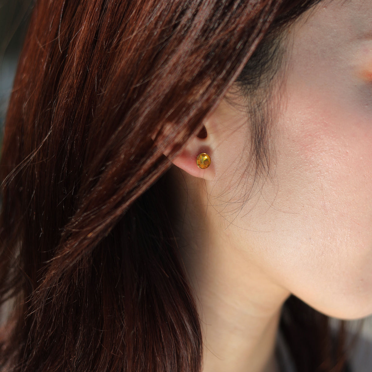 Puces d'oreilles en cristal coloré URSA