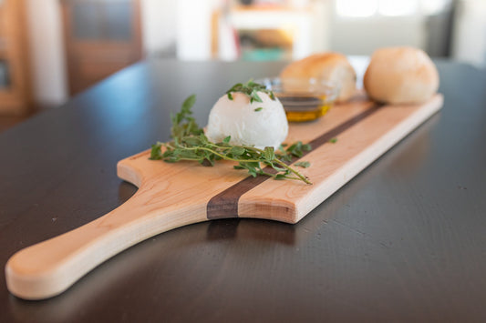 Long serving board with handle