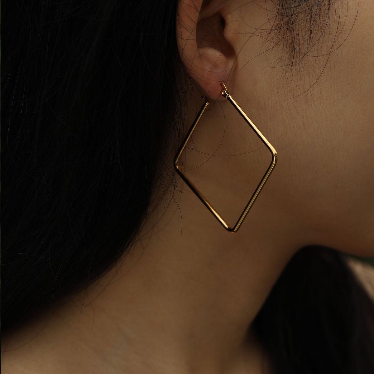 Boucles d'oreilles créoles carrées dorées REILYNN