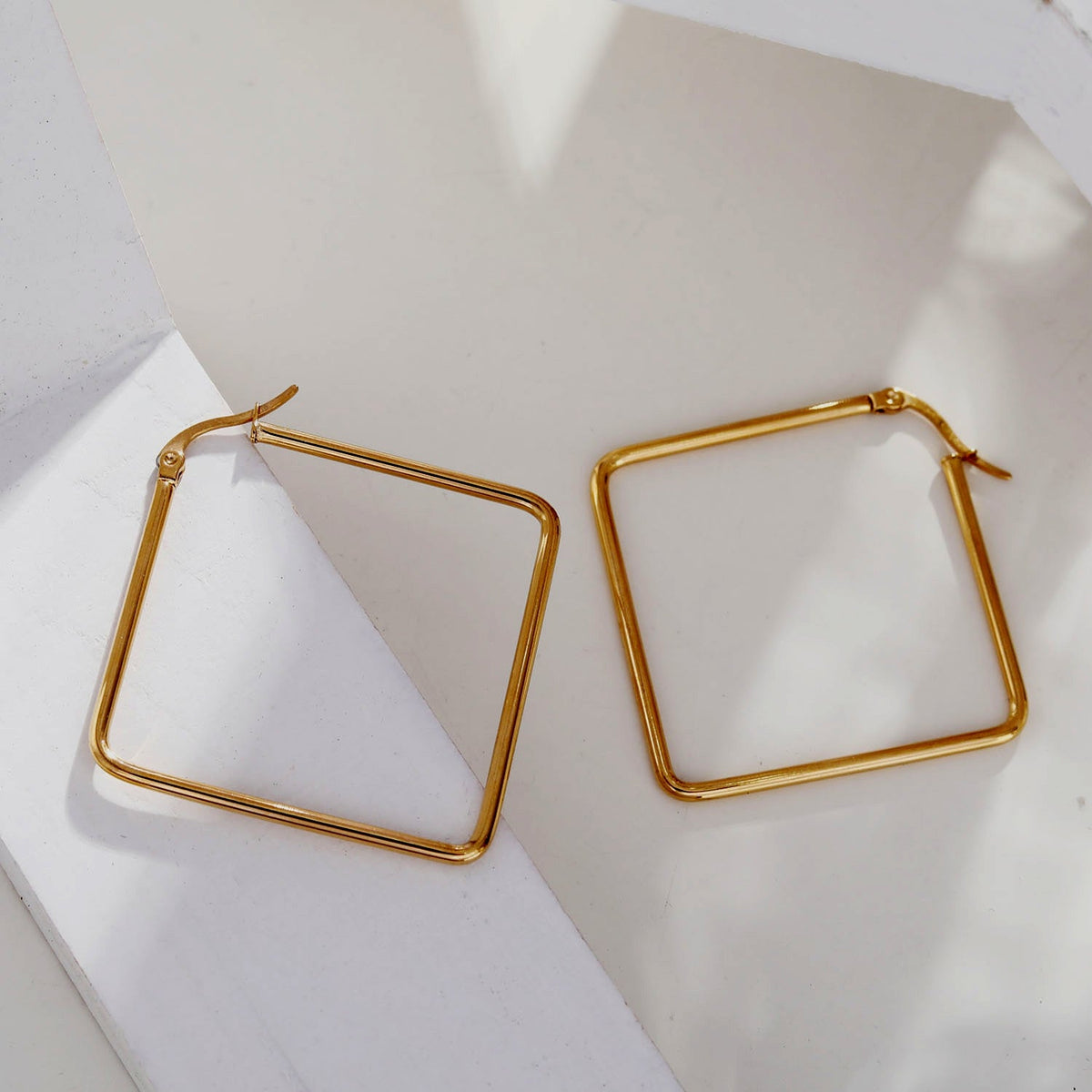 Boucles d'oreilles créoles carrées dorées REILYNN