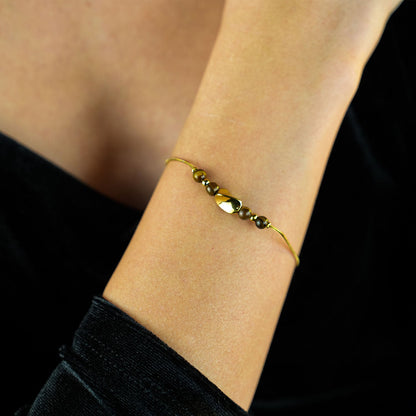 Bracelet RIO texturé effet serpent avec breloques dorées et œil de tigre