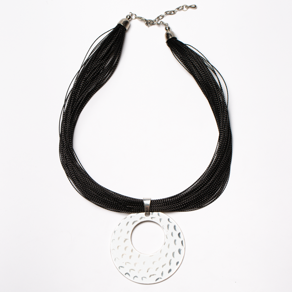 Collier à disque martelé sur fil multibrins