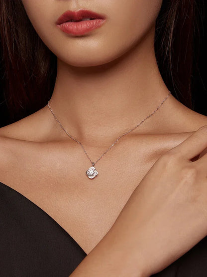Collier pendentif Trèfle porte-bonheur en argent sterling et moissanite 1 carat