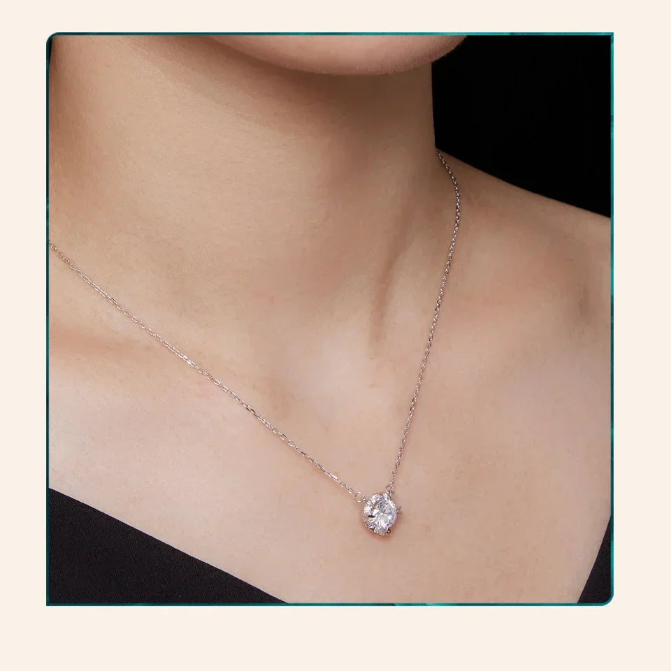 Alternative éblouissante au diamant : Collier pendentif en argent sterling avec moissanite de 1 carat