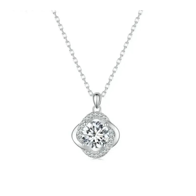 Collier pendentif Trèfle porte-bonheur en argent sterling et moissanite 1 carat