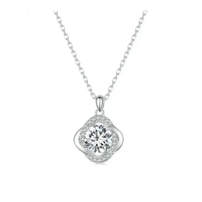 Collier pendentif Trèfle porte-bonheur en argent sterling et moissanite 1 carat