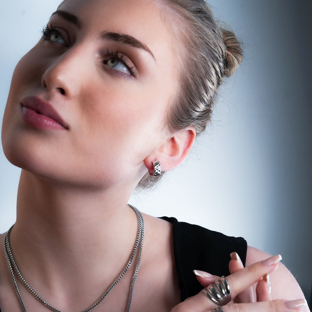SHELBURNE: Decorative Etched Wide Mini Hoop Earrings in White Gold (Silver Toned)