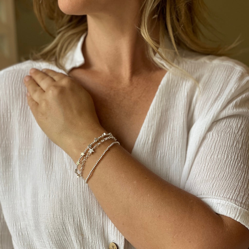 Bracelet multi-rangs en plaqué argent avec pendentif étoile et fermoir en T
