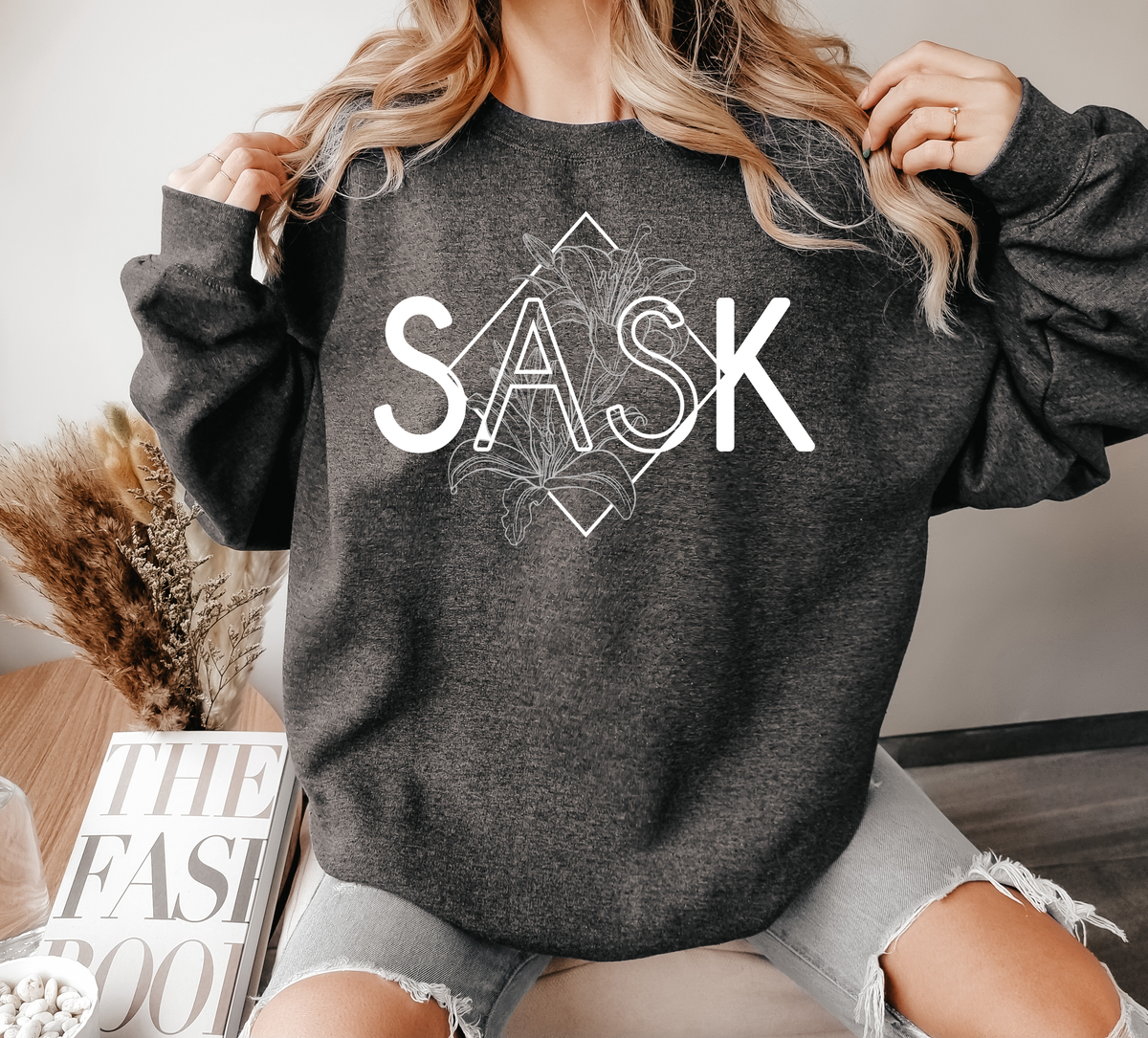 Col ras du cou unisexe SASK Diamond Line Art | Vêtements des Prairies | Vêtements Sask
