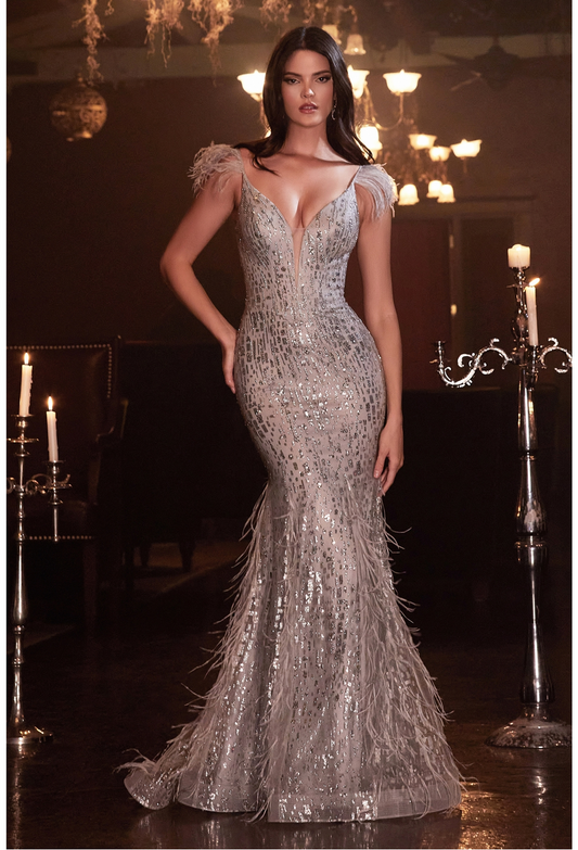 ROBE SIRENE AJUSTÉE À PAILLETTES AVEC PLUMES