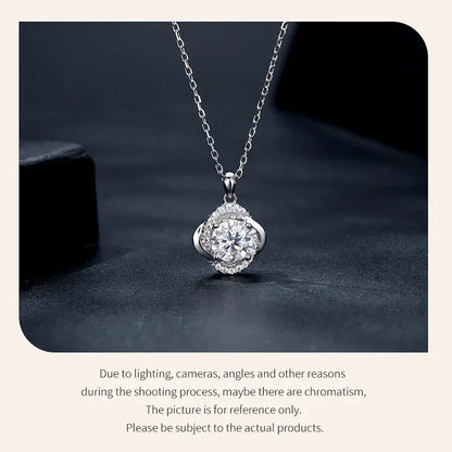 Collier pendentif Trèfle porte-bonheur en argent sterling et moissanite 1 carat