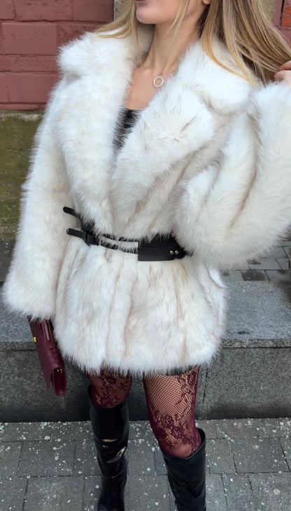 La veste Cloud Dancer en fausse fourrure