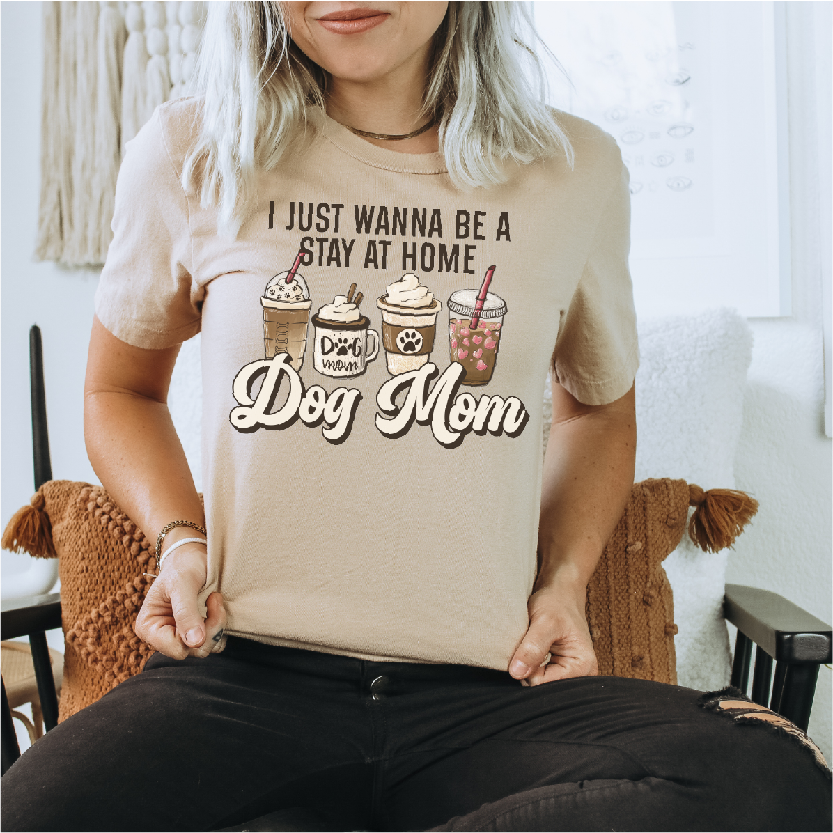 T-shirt unisexe « Maman de chien au foyer » | Vêtements pour chiens