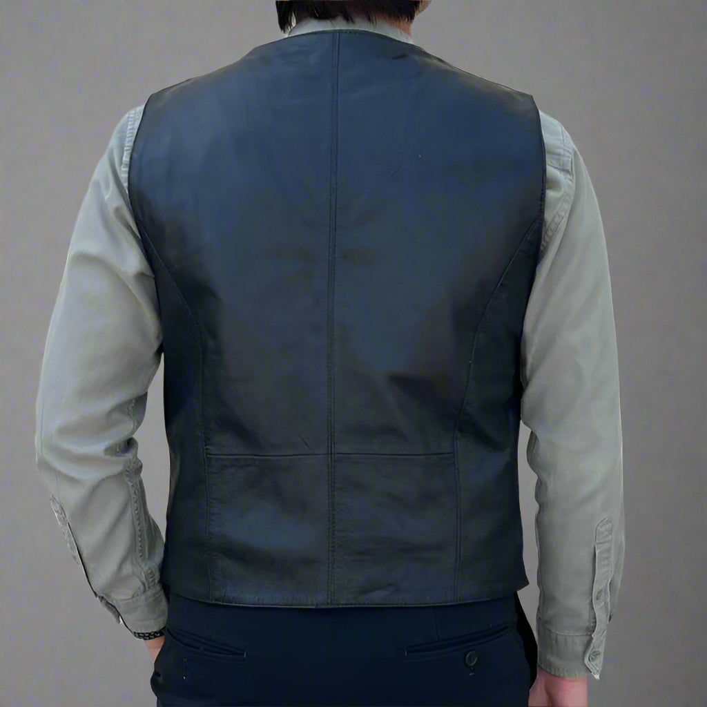 Gilet homme en cuir de mouton. Fermeture à pression et poches avant