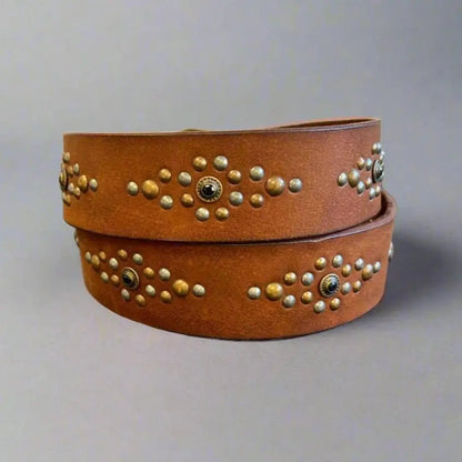 Ceinture en cuir pleine fleur pour femme avec motif clous ornementaux