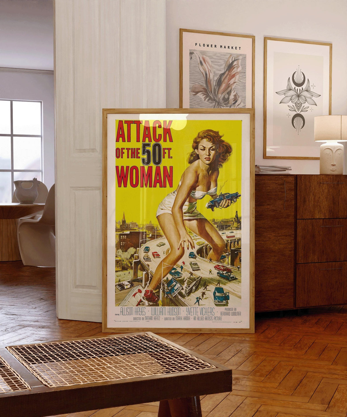 L'attaque de la femme de 50 pieds | Affiche de film vintage (disponible encadrée à la main ou non encadrée)