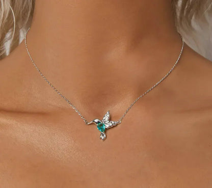 Collier élégant avec pendentif colibri en argent sterling