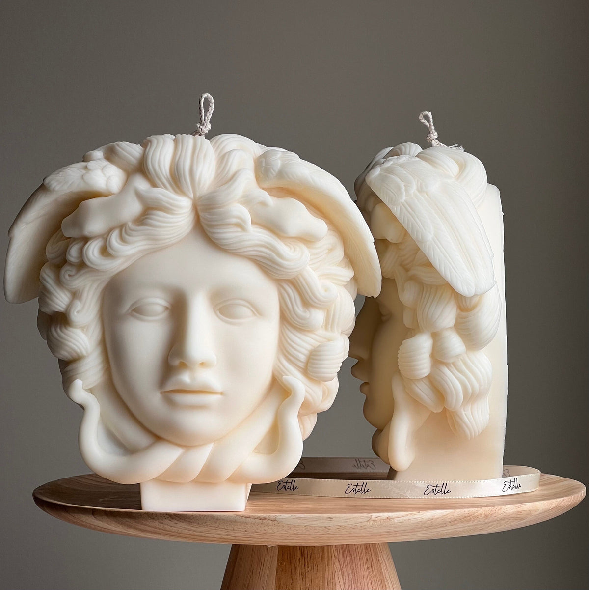 Bougie en cire de soja Méduse : Grande statue sculpturale de tête de femme