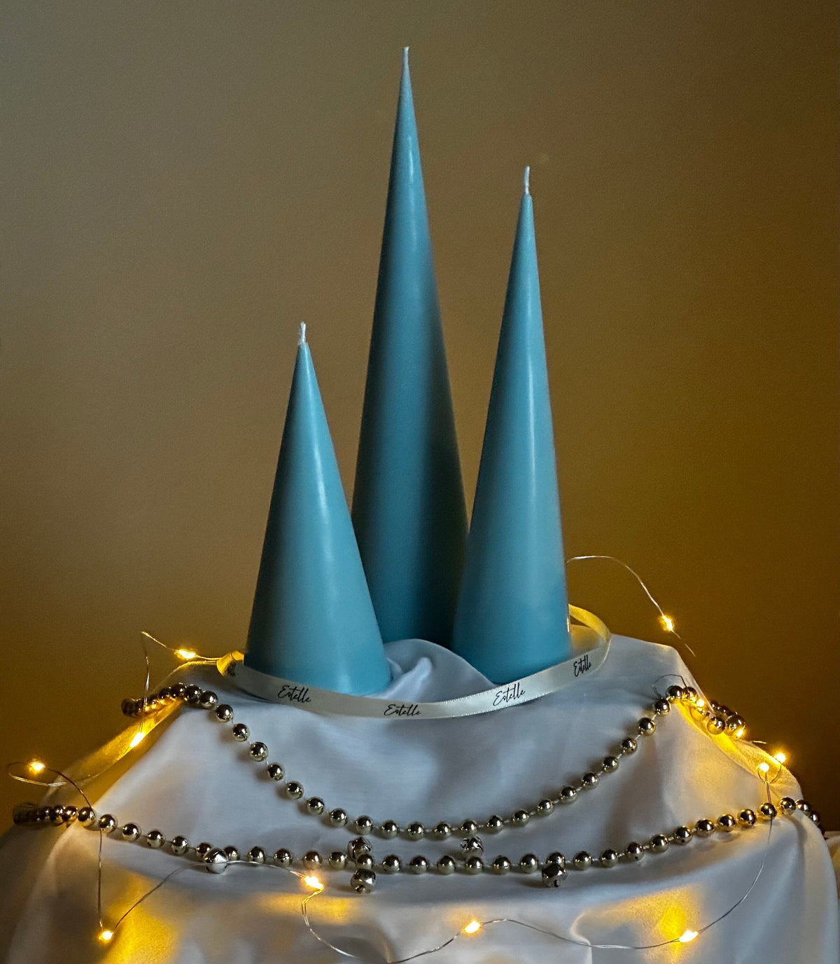 Lot de bougies coniques de Noël minimalistes : Décoration en cire de soja coulée à la main