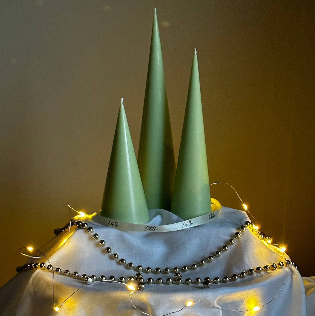 Lot de bougies coniques de Noël minimalistes : Décoration en cire de soja coulée à la main