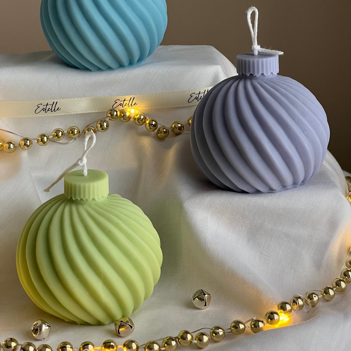 Bougie de soja à motifs tourbillons pour Noël : Décoration de fêtes artisanale