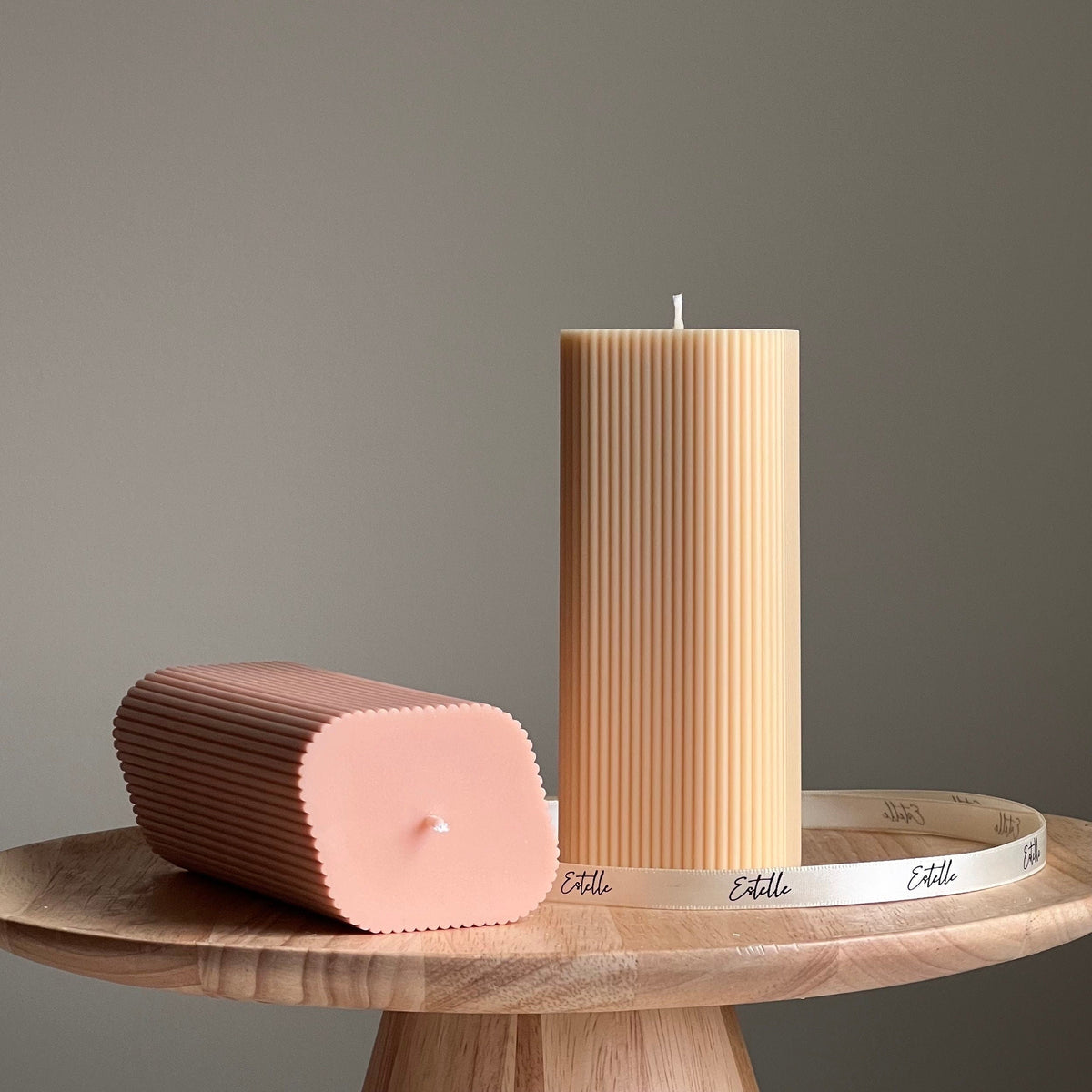 Bougie en cire de soja pilier côtelée | Décoration d'intérieur faite main
