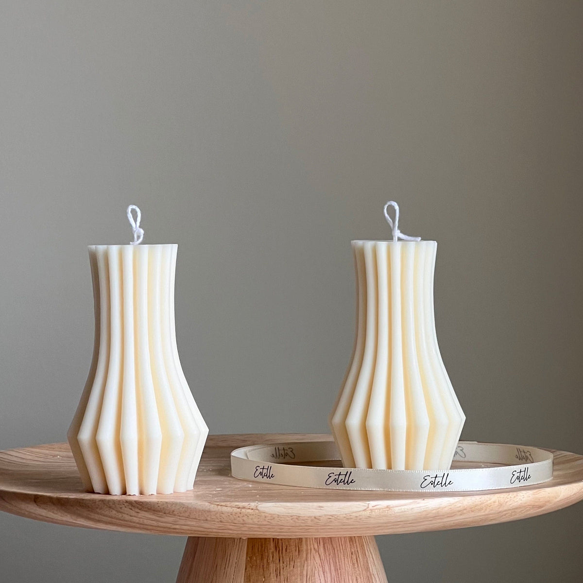 Bougie pilier en soja nervurée : Décoration sculpturale pour la maison